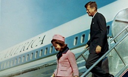 Jackie and JFK arrive in Dallas
